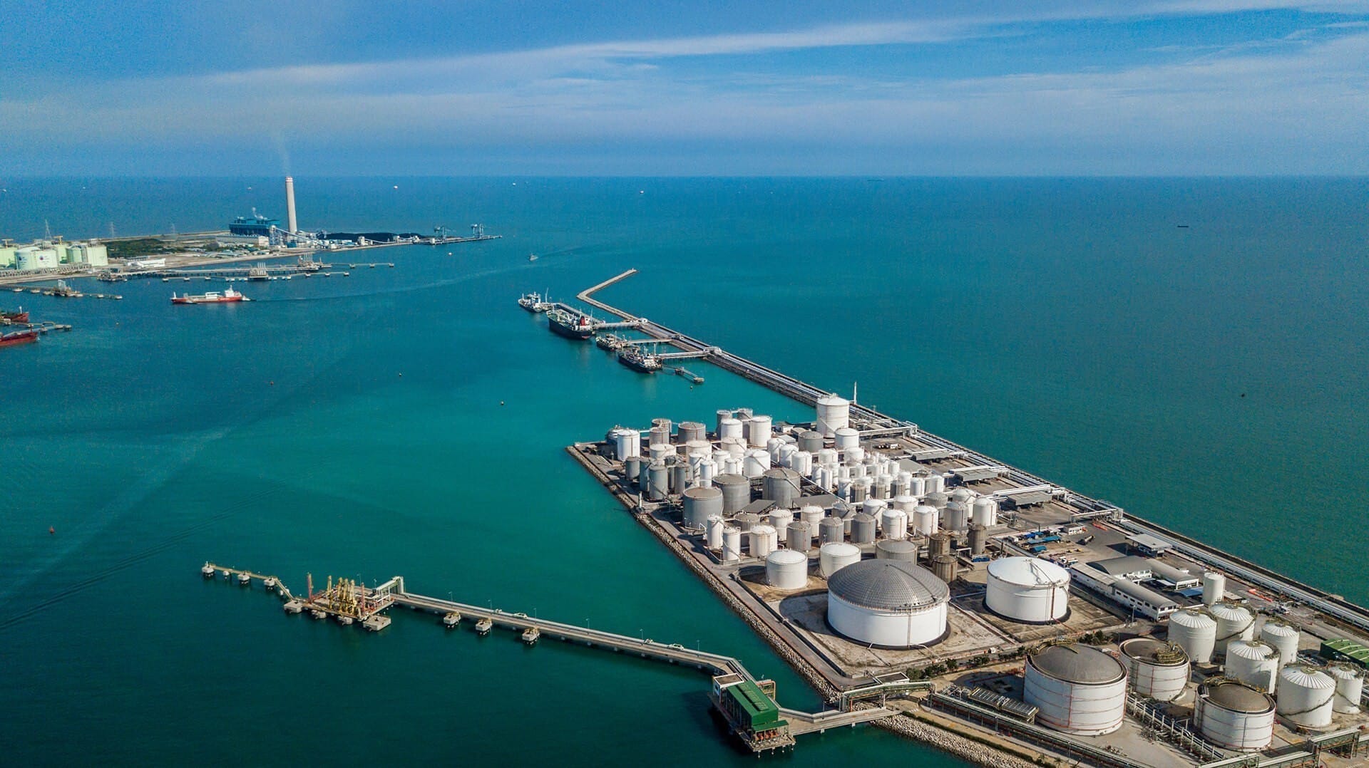 Vue du ciel d'un terminal LNG